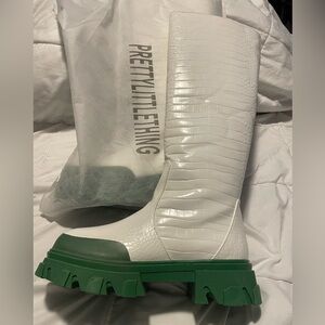 Pretty little thing White crocodile skin chunky heeled boots. UK 6. US 8, 8 1/2